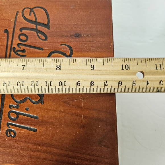 Wooden Vintage Cedar Holy Bible Box Holder with Picture of Jesus - Picture 6 of 7